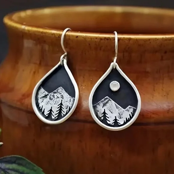 Mountain and moon silver earrings - Picture 6 of 6
